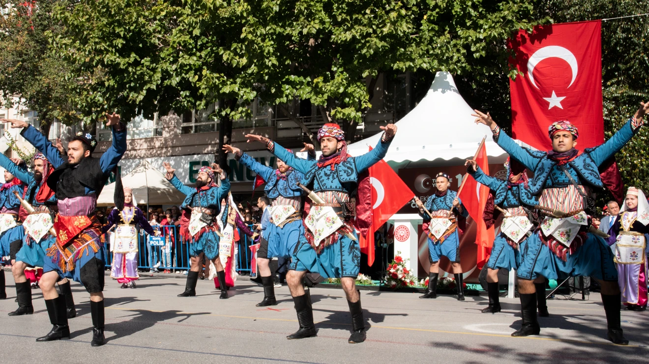 Gazi Mustafa Kemal Atatürk’ün armağanı olan Cumhuriyet, 100. yılında coşkuyla kutlandı